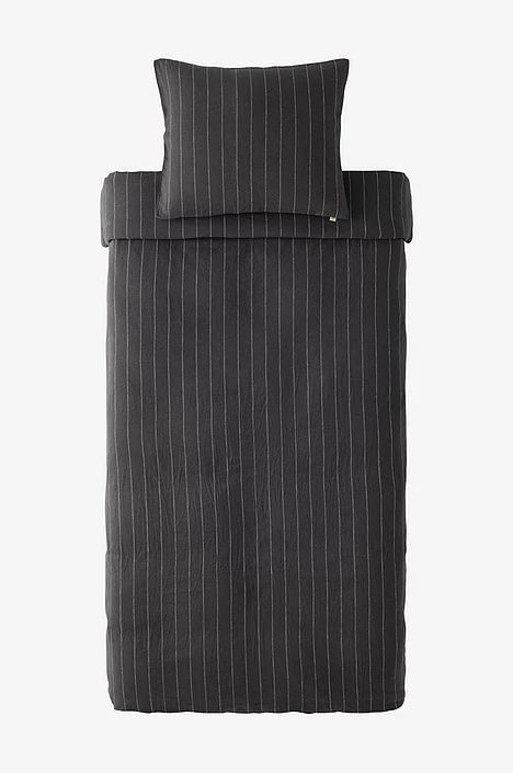 Elly rúmföt (einföld)- Thin stripe, öskugrátt með kremuðum röndum