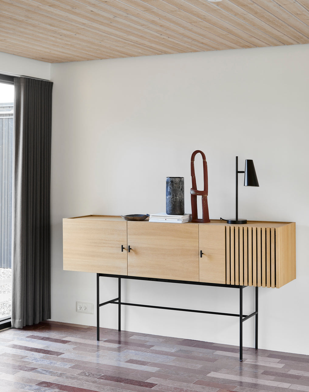 Array Skenkur - Hvíttuð Eik 180 cm