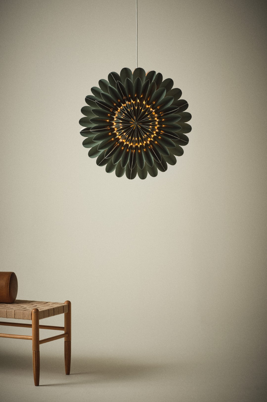 2f1- Omega Jólastjarna - Dökkgræn 60 cm