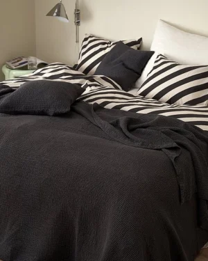 Britt Rúmteppi - 260x260 cm, Koxgrátt