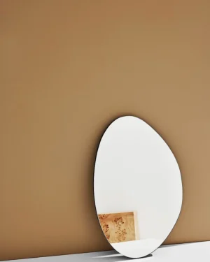 Belle Spegill, lítill