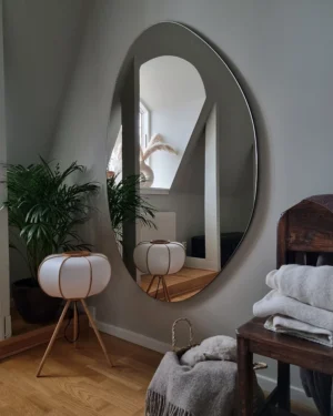 Belle Spegill, stór