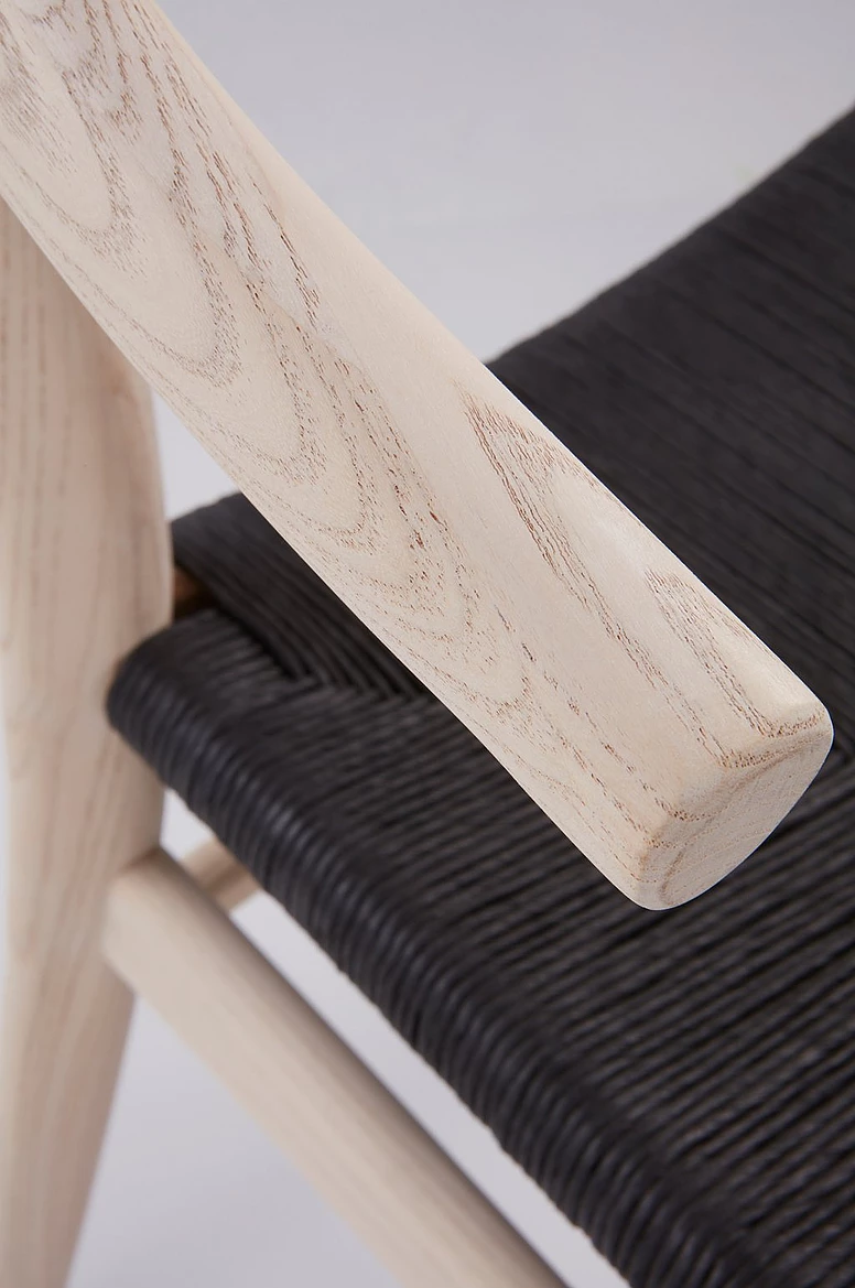 Nattavaara Stóll – Hvíttaður viður/ Svartur - Image 3