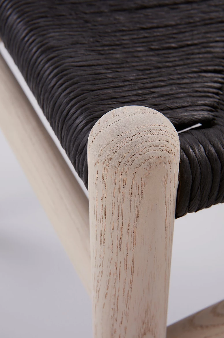 Nattavaara Stóll – Hvíttaður viður/ Svartur - Image 6