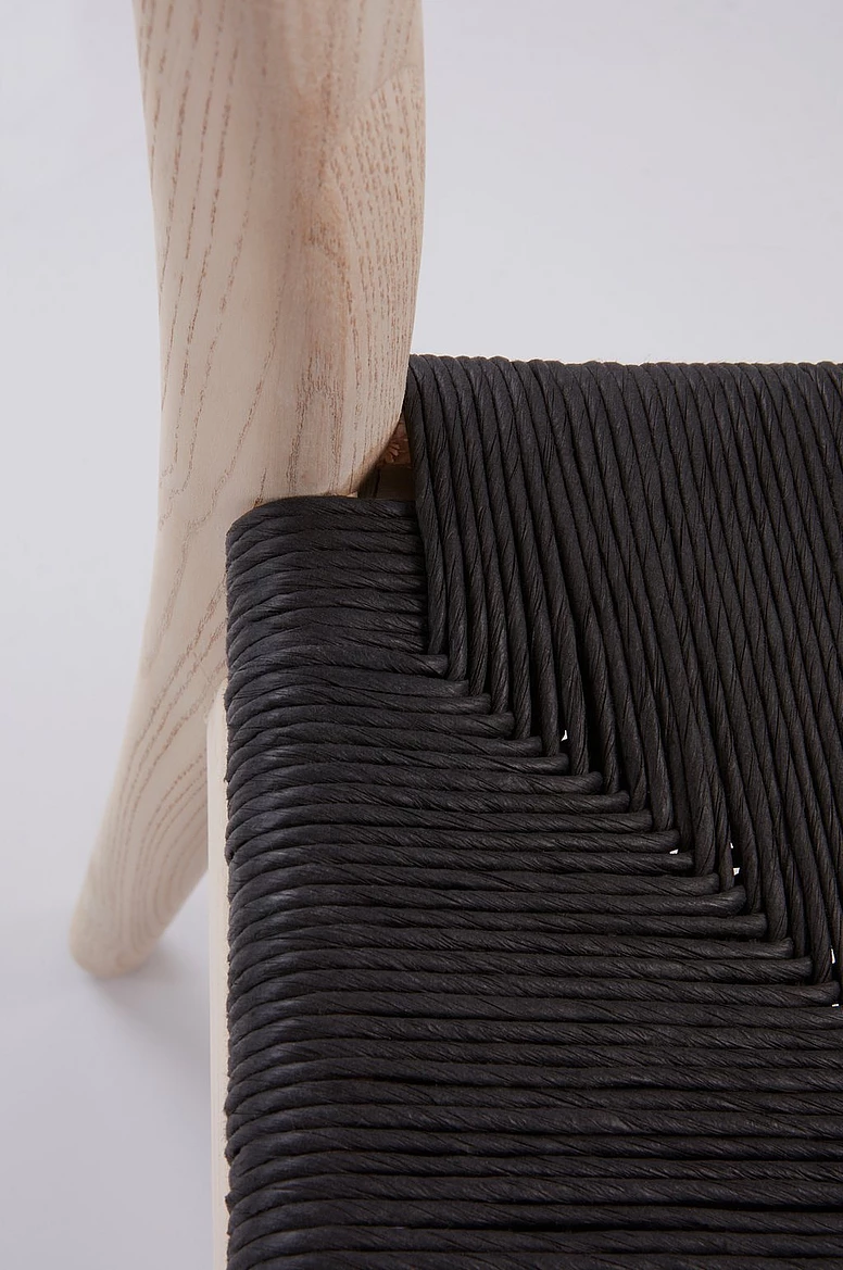 Nattavaara Stóll – Hvíttaður viður/ Svartur - Image 4