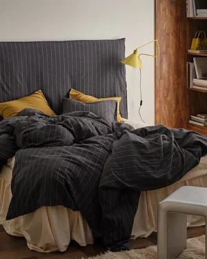 Elly rúmföt (tvöföld)- Thin stripe, öskugrátt með kremuðum röndum