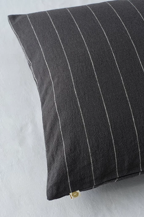 Elly rúmföt (einföld)- Thin stripe, öskugrátt með kremuðum röndum - Image 3