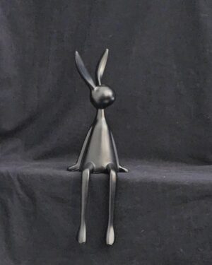 Svört sitjandi páskakanína