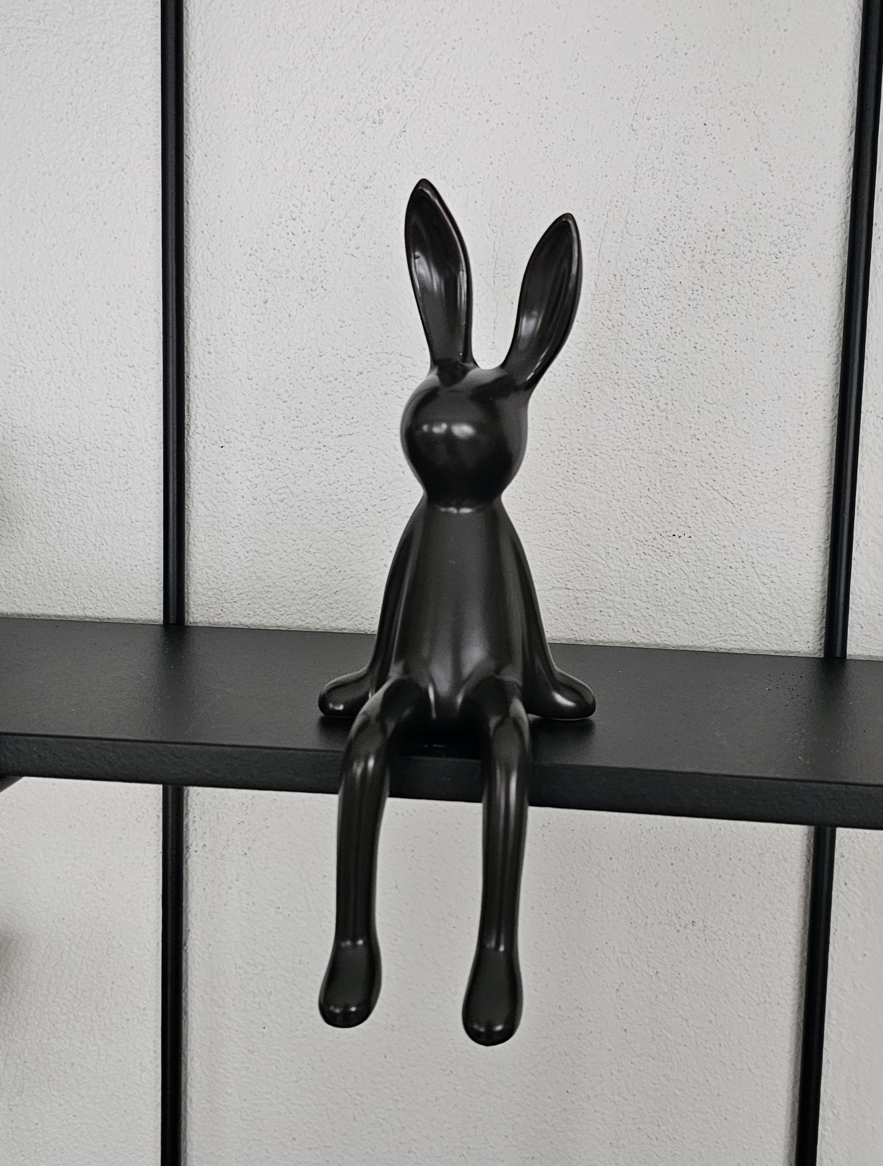 Svört sitjandi páskakanína - Image 4