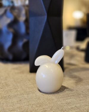 Páskakanínu kerti, eyra niður