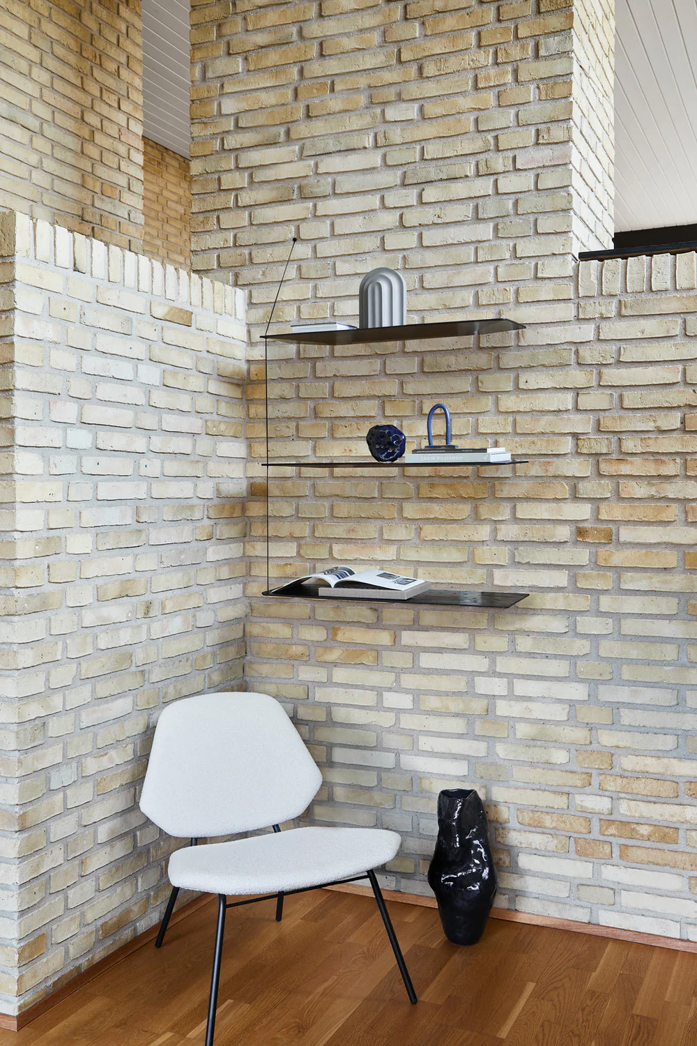 Stedge Vegghilla (3 hillur) - Svört 80cm